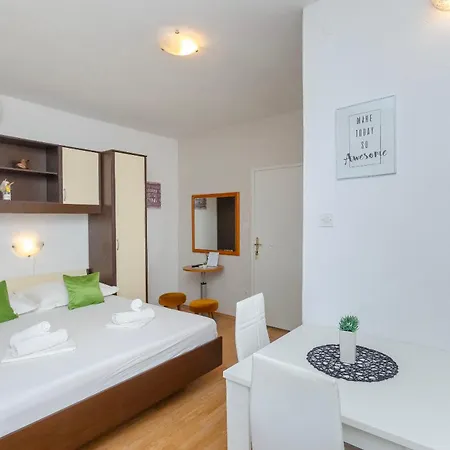 Katica * Μακάρσκα